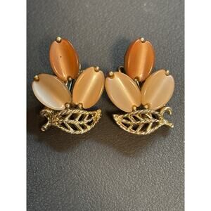 Lisner Vintage Thermoset Enamel Leaf Earrings Gold Tone Clip On